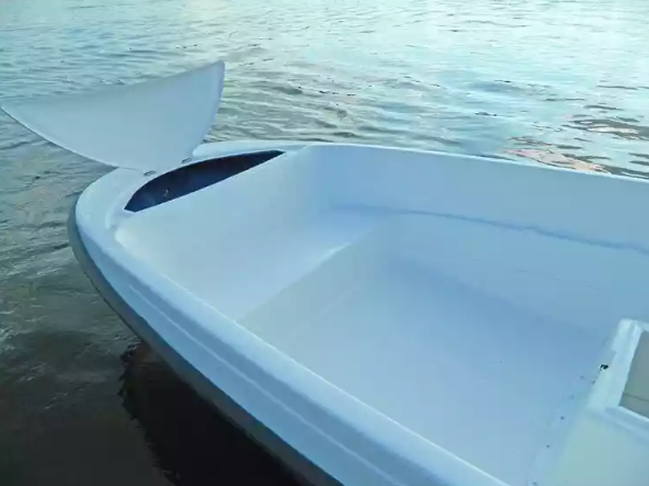 Стеклопластиковая лодка Пингвин с консолью (тримаран) в Владимире
