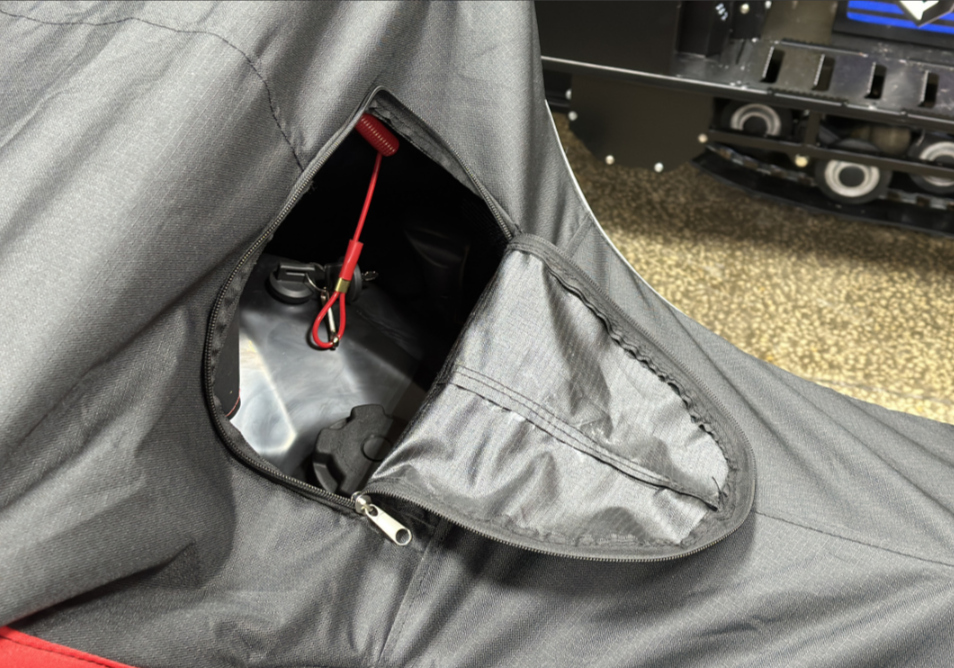 Чехол транспорт. снегохода IKUDZO HUNTER черно-красный Оксфорд ПРЕМИУМ качества с лого IKUDZO в Владимире