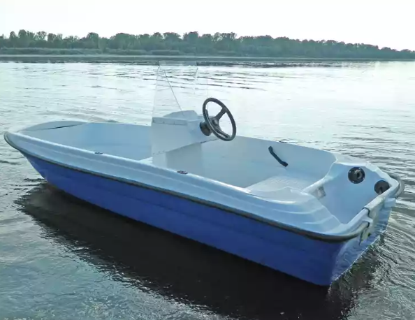 Стеклопластиковая лодка Пингвин с консолью (тримаран) в Владимире