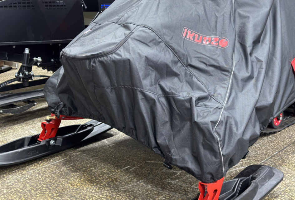 Чехол транспорт. снегохода IKUDZO HUNTER черно-красный Оксфорд ПРЕМИУМ качества с лого IKUDZO в Владимире